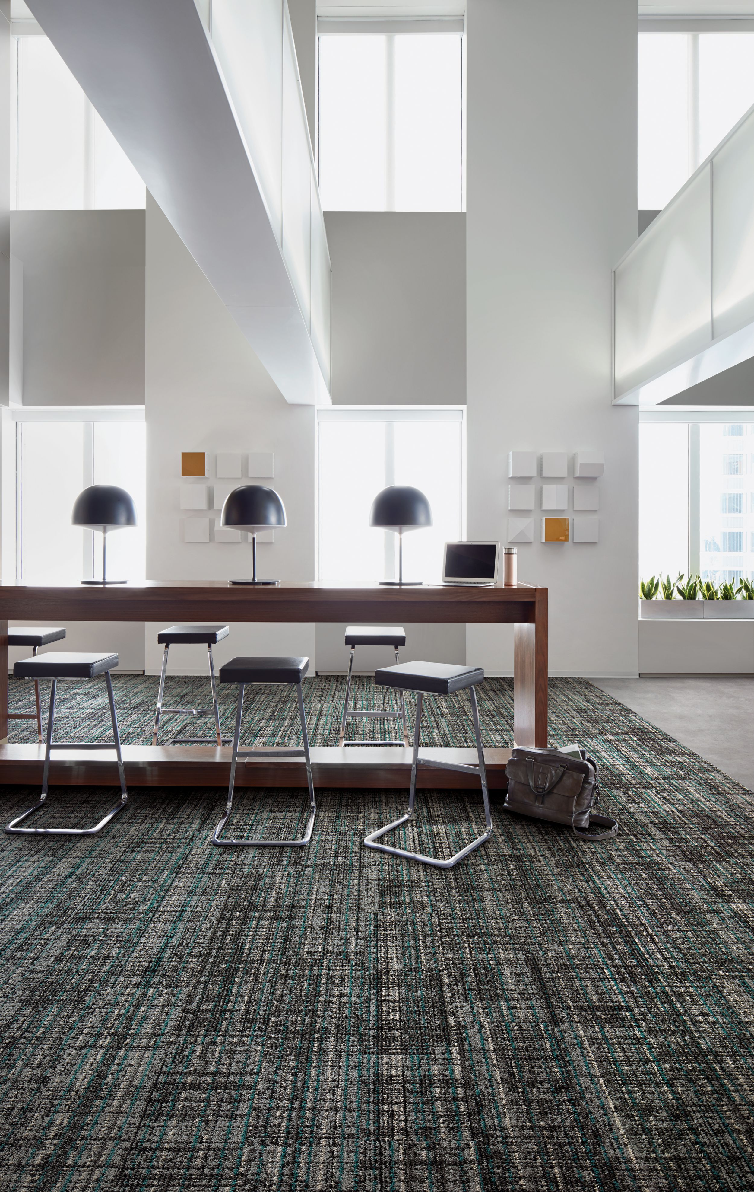 Interface Upload carpet tile and Textured Stones LVT in common area with bar and stools imagen número 4